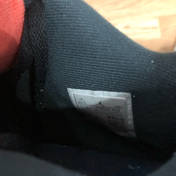 Jordan 4 - Picture 9 of 10